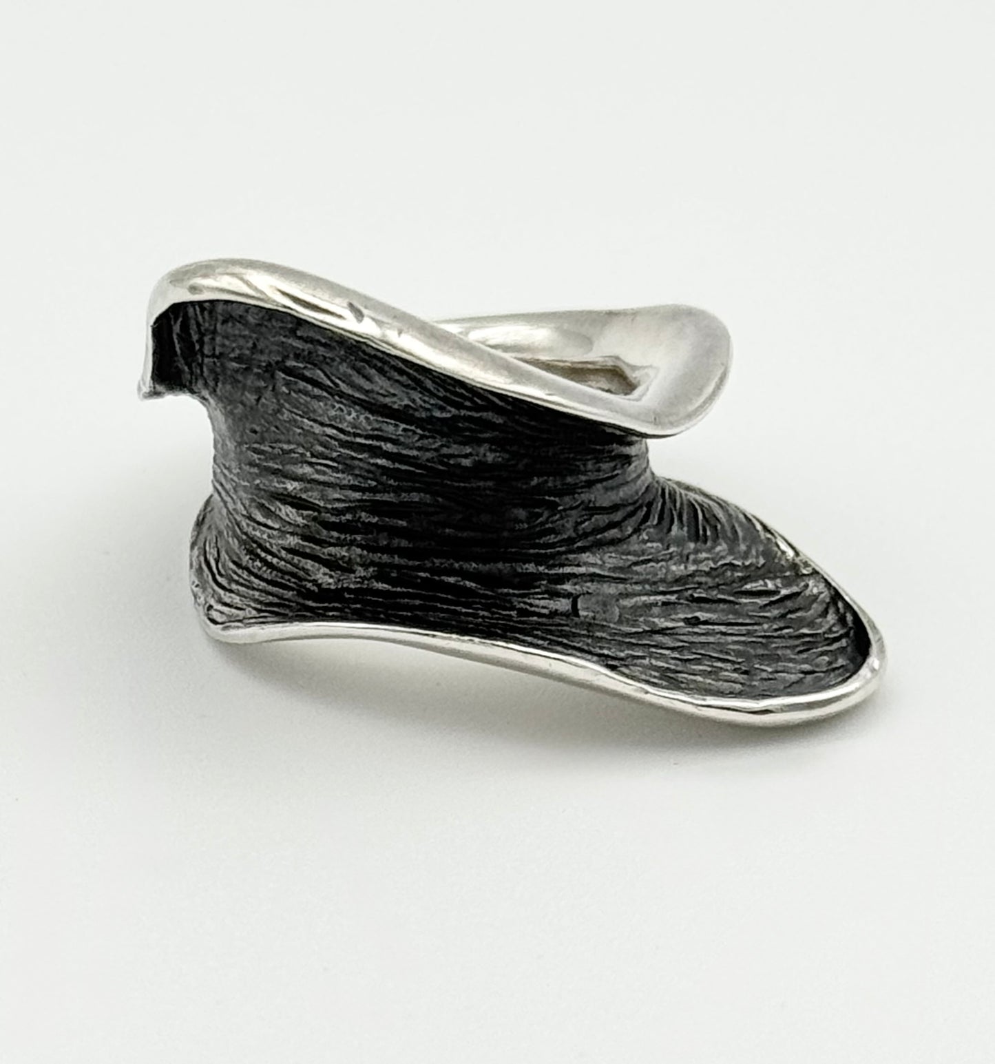 Modernist abstract ring, size T/9.5