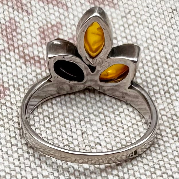 Amber leaf ring – multi-tone Baltic amber, size O/7