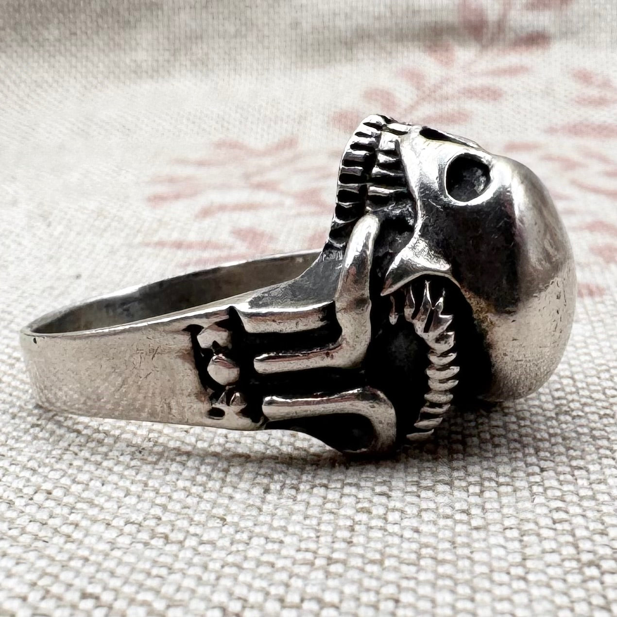 Silver skull ring, size Y.5/12