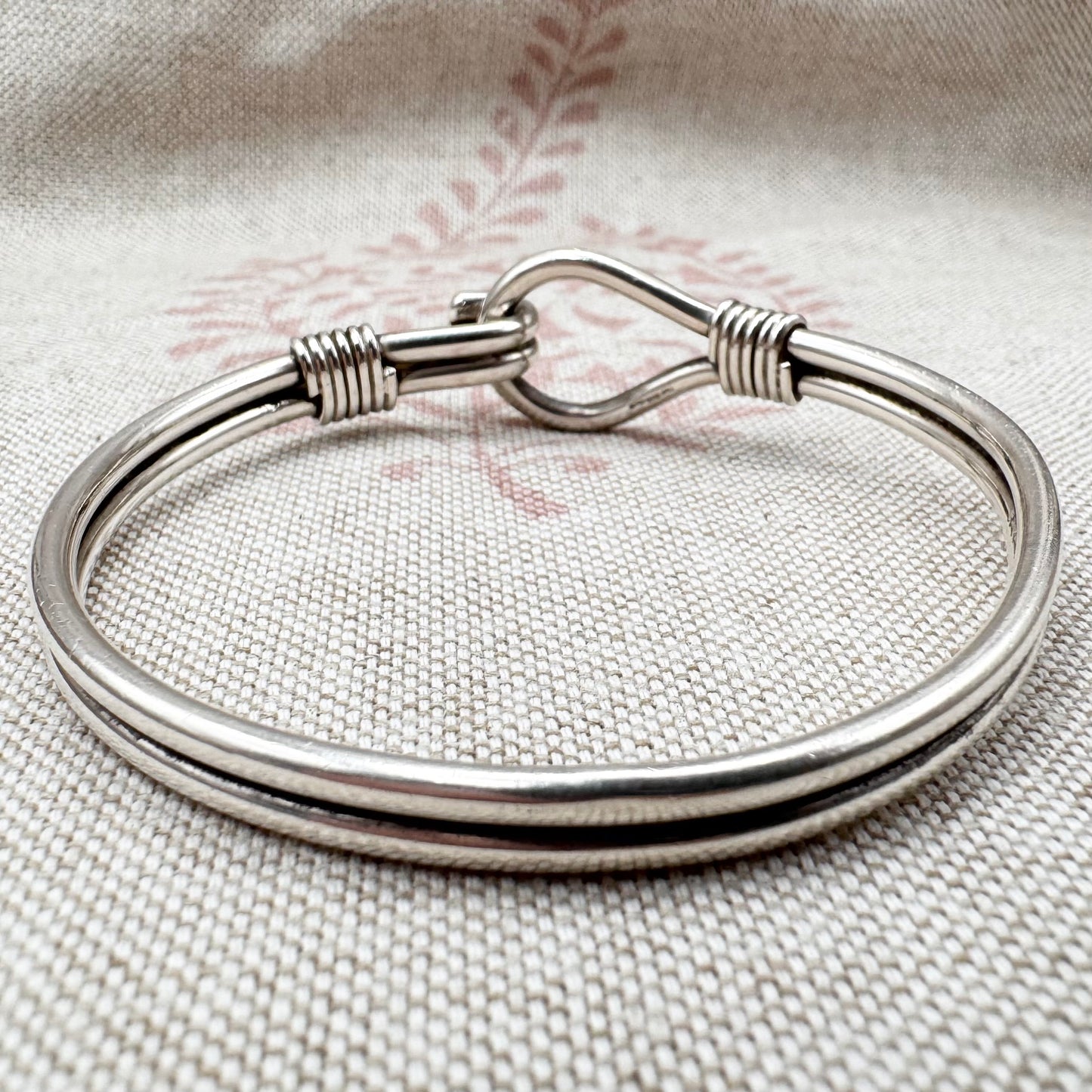Vintage silver clasp bangle - hallmarked in Birmingham