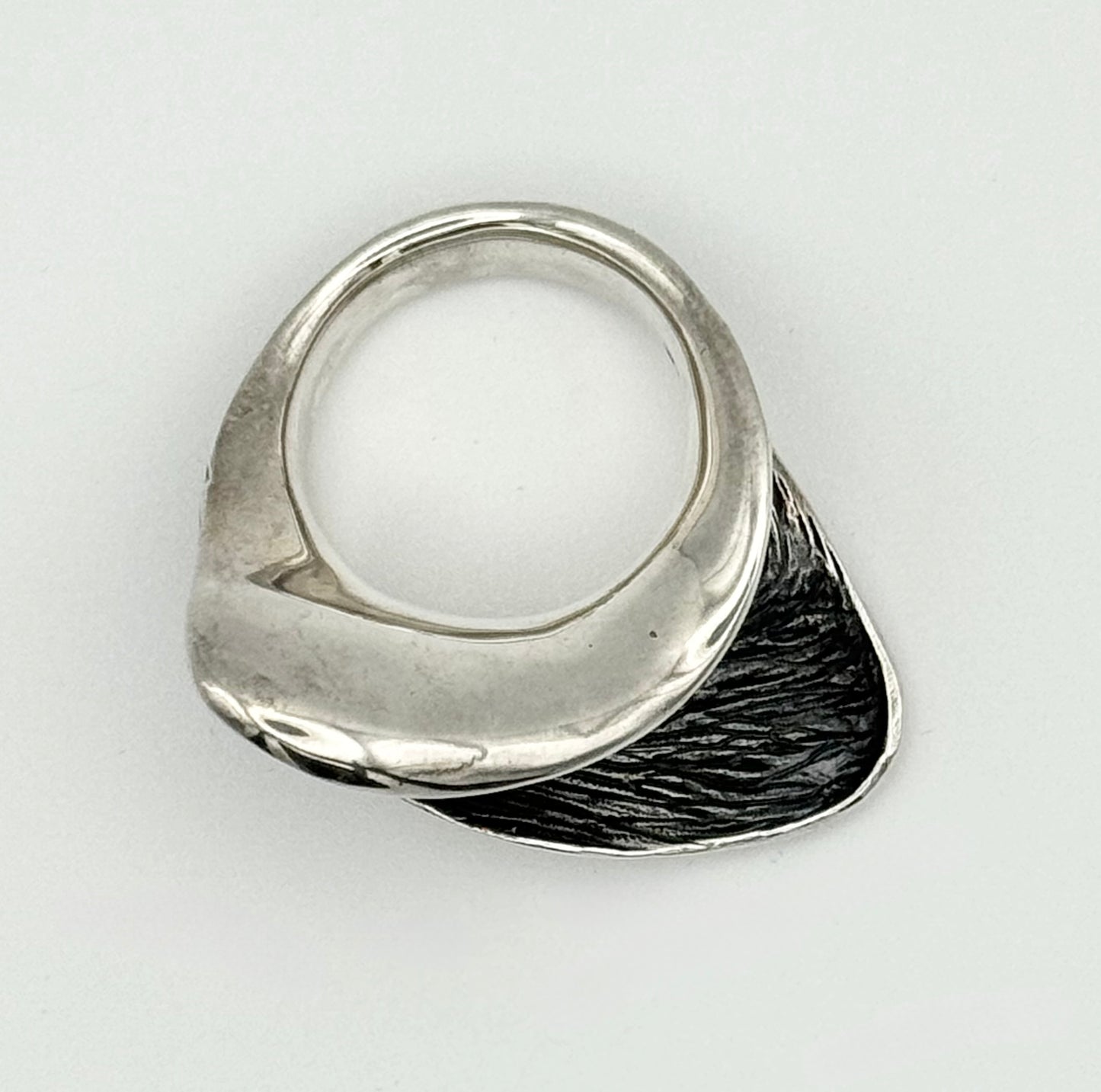 Modernist abstract ring, size T/9.5