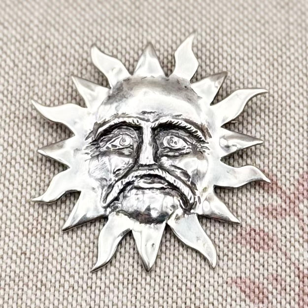 Handcrafted vintage ‘Sun in Splendour’ brooch