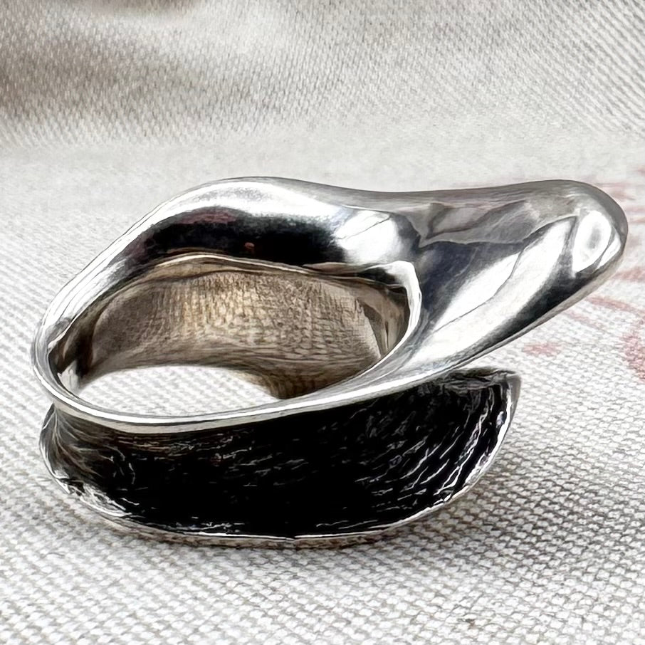 Modernist abstract ring, size T/9.5