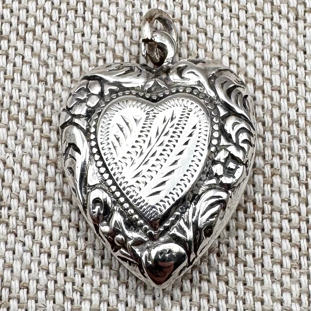 Puffy heart pendant