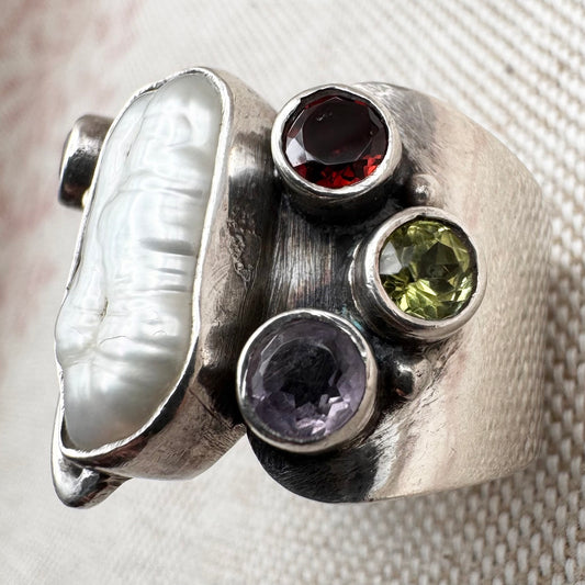 Contemporary statement ring with baroque pearl and gemstone accents, size M (US 6)
