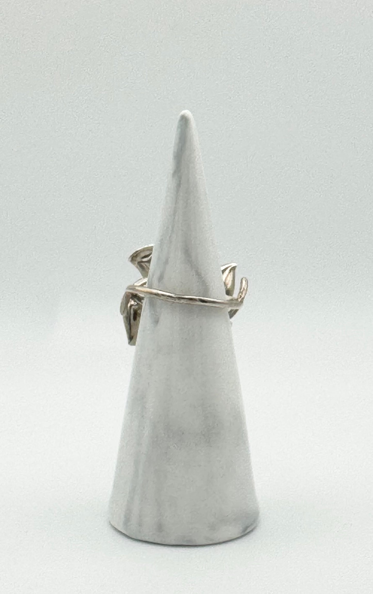 Double leaf ring, size J/4.5