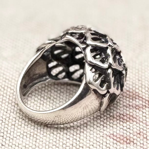 Dome floral ring with central flower and leaf detailing, size M.5/6.5