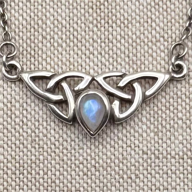 Celtic knot necklace – rainbow moonstone