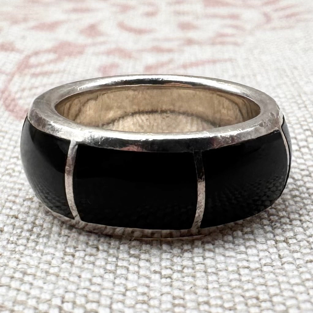 Onyx ring, size J/4.5