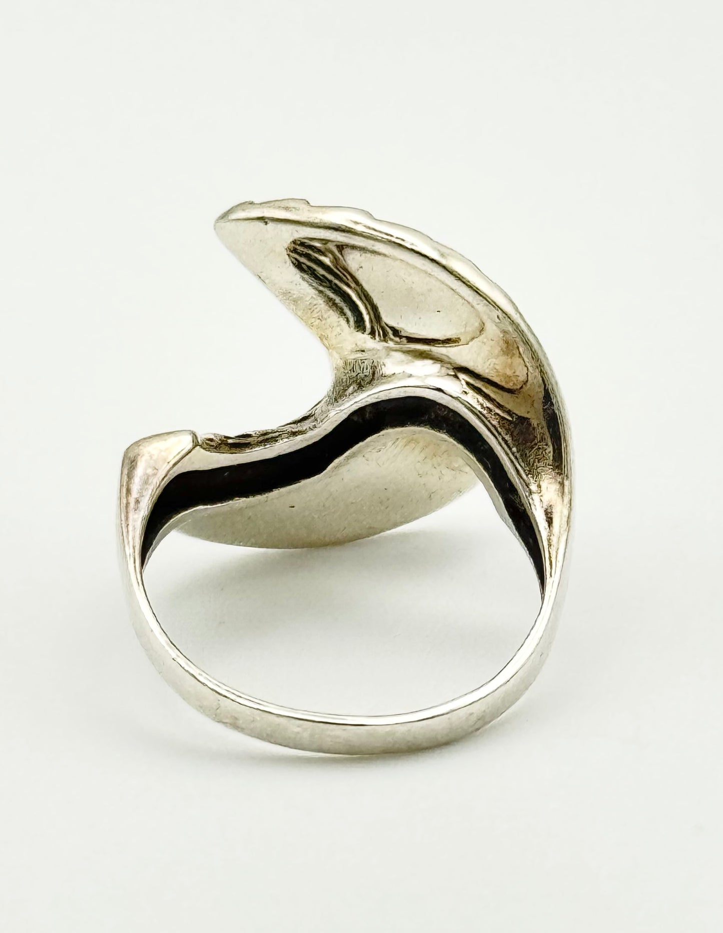 Fan-inspired statement ring – minimalist geometric design, size P/7
