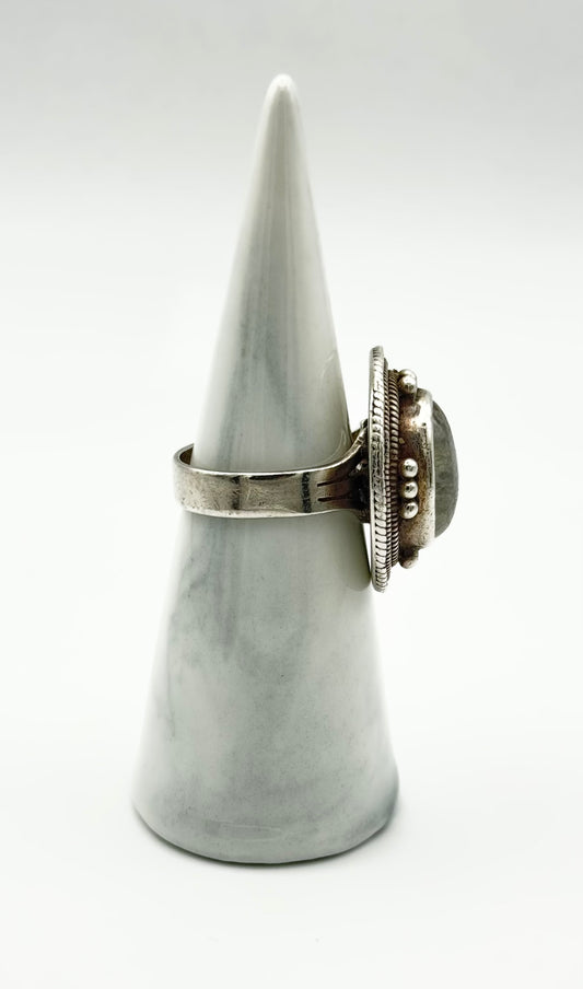 Moonstone ring - ethereal beauty in every light, size P.5 (US 8)