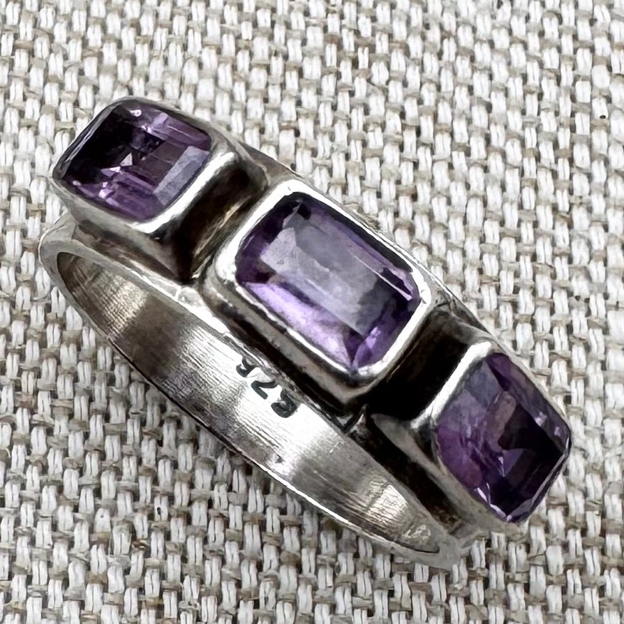 Amethyst ring – triple stone design, size L.5/6