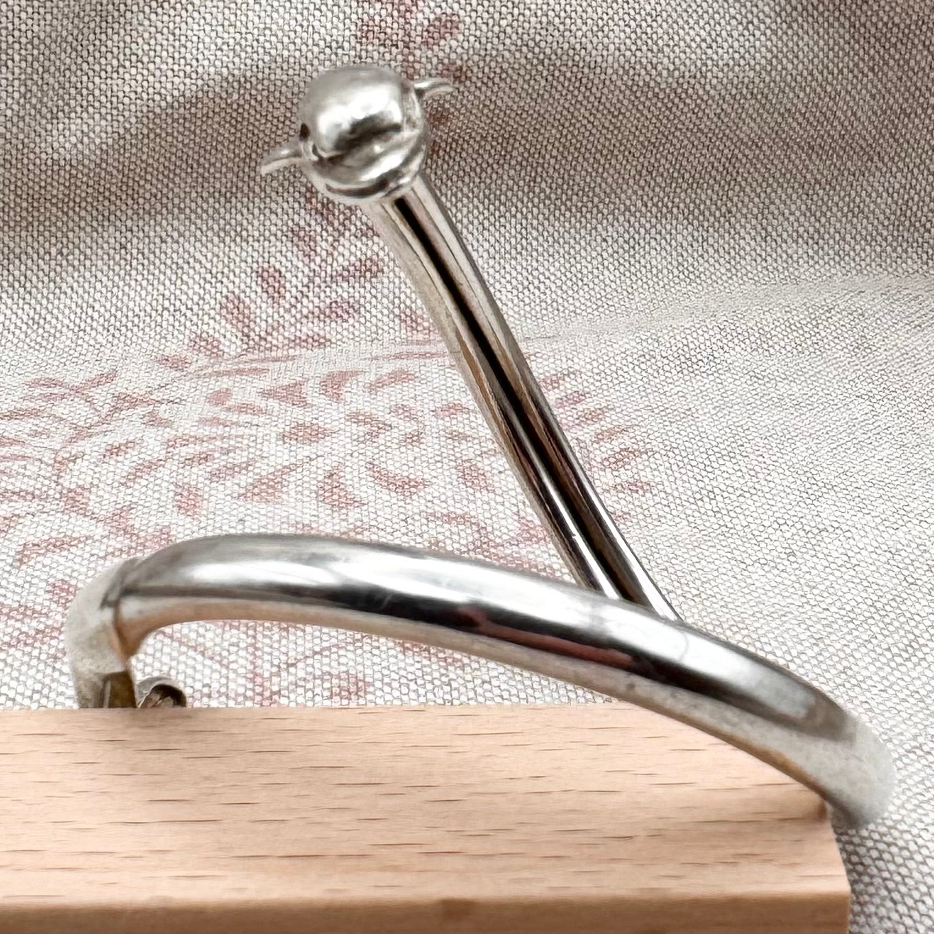 Dolphin head & tail cuff bangle