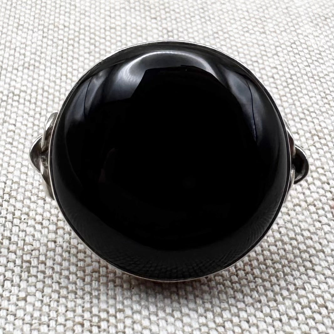 Classic black onyx ring – sleek vintage design, size N/6.5