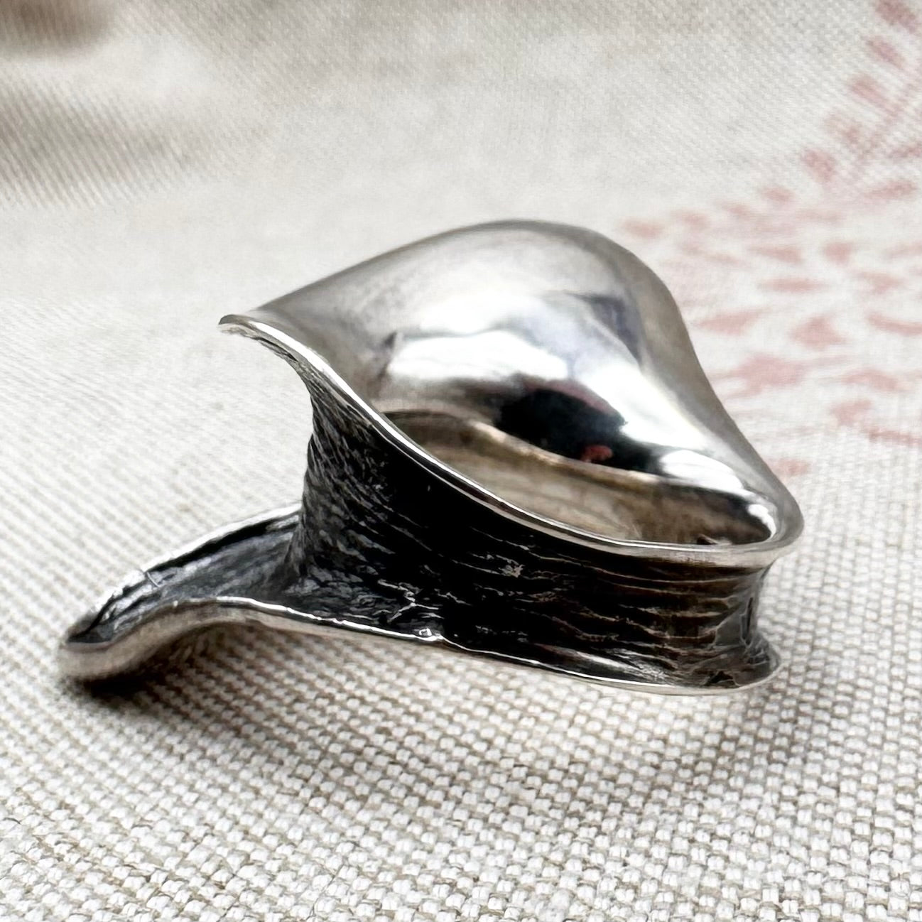 Modernist abstract ring, size T/9.5