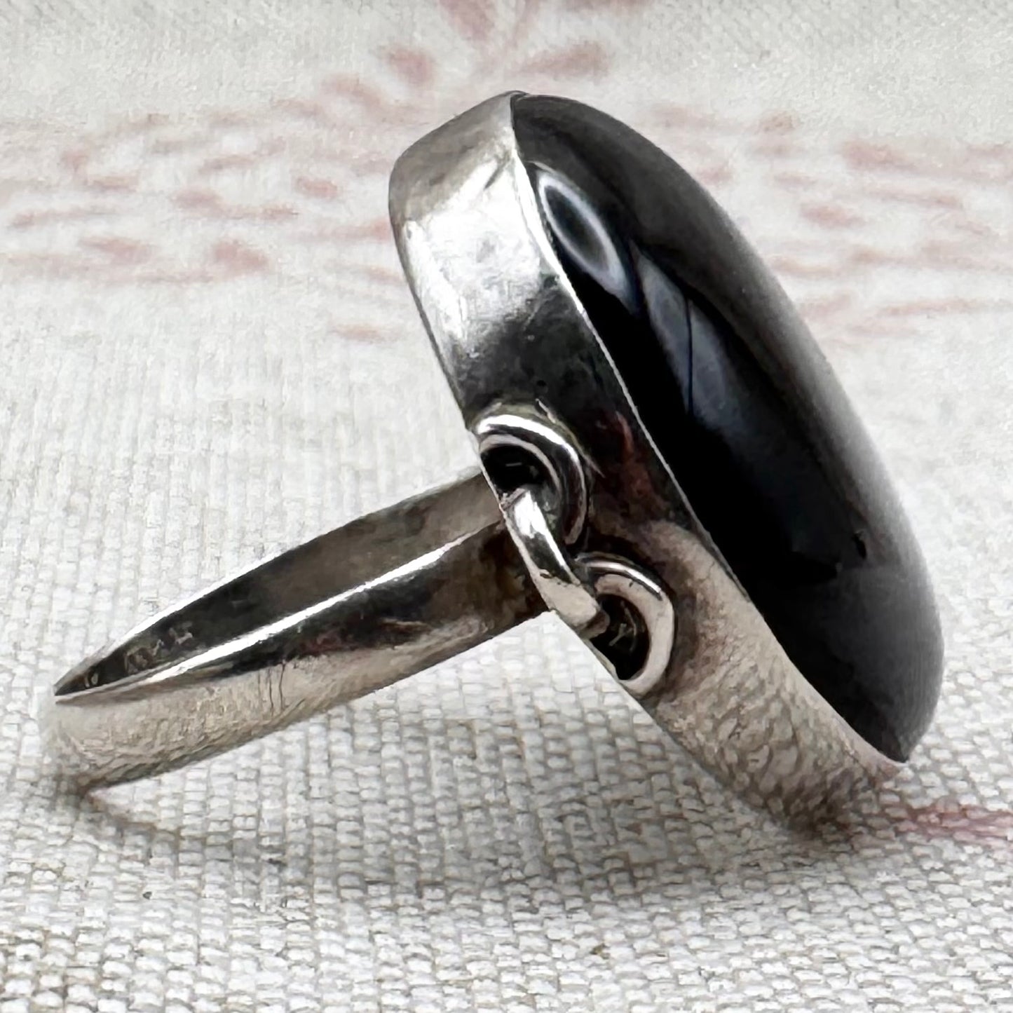 Classic black onyx ring – sleek vintage design, size N/6.5