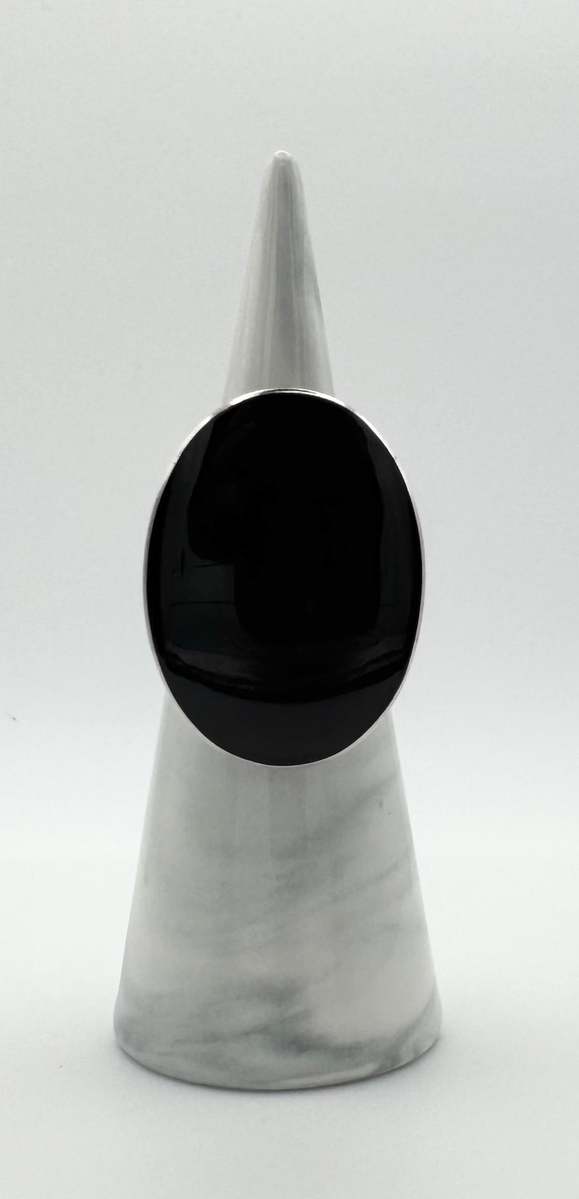 Obsidian ring, size M/6