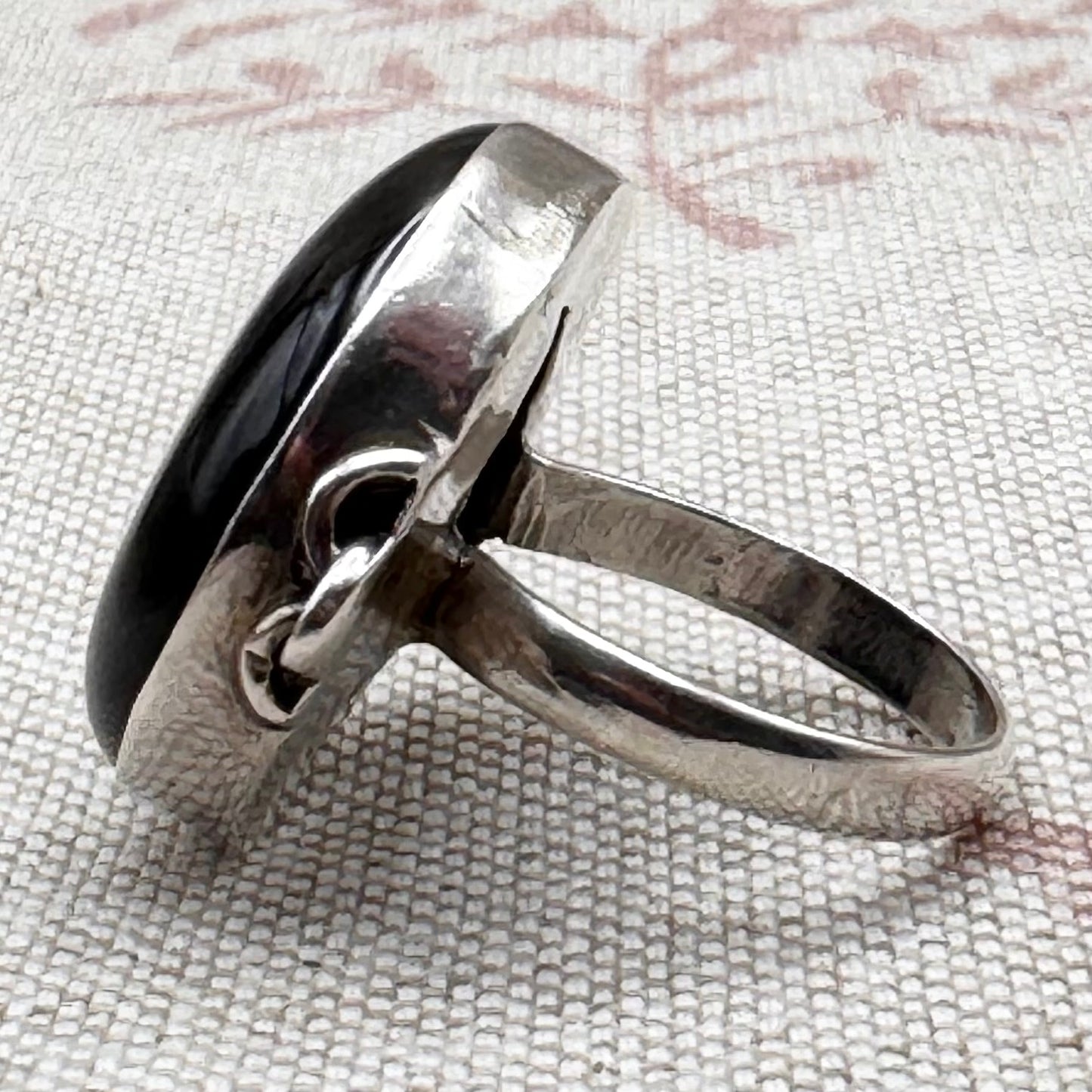 Classic black onyx ring – sleek vintage design, size N/6.5