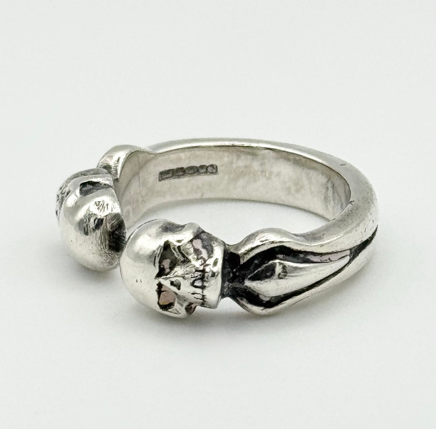 The Great Frog double headed open skull ring, size L.5/6