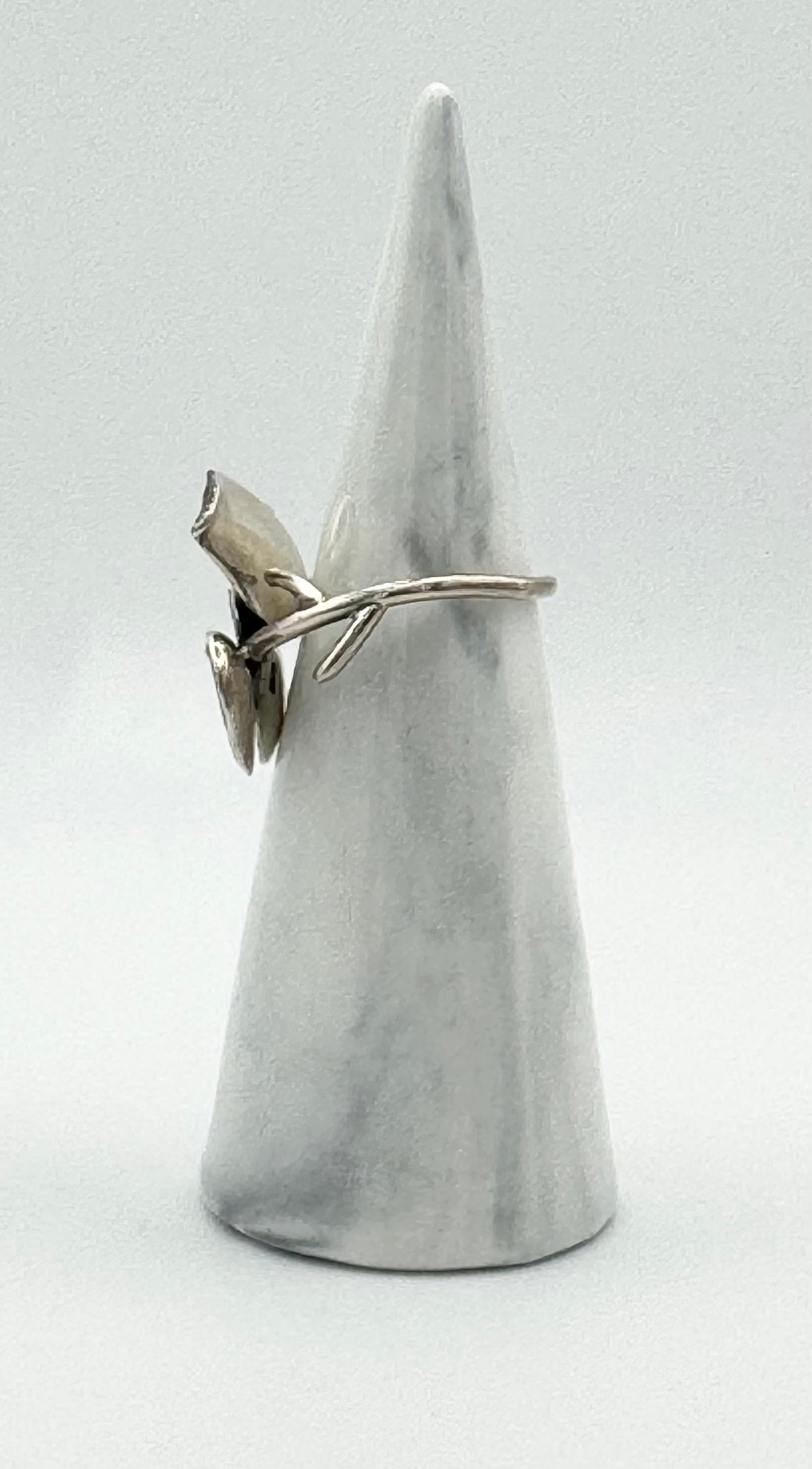 Double leaf ring, size J/4.5