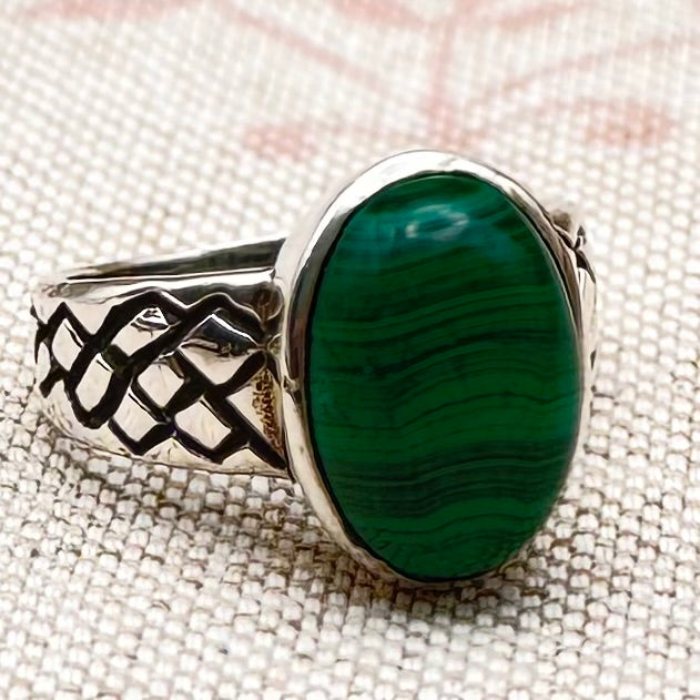 Malachite ring - criss-cross design band, size P/7.5
