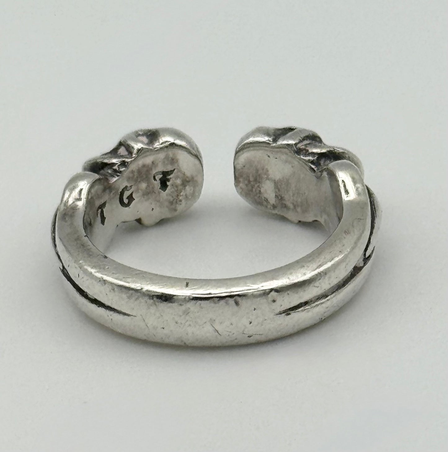 The Great Frog double headed open skull ring, size L.5/6