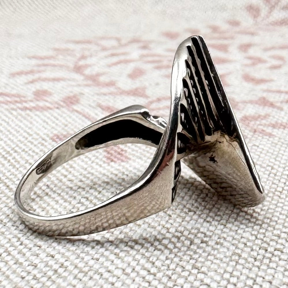 Fan-inspired statement ring – minimalist geometric design, size P/7