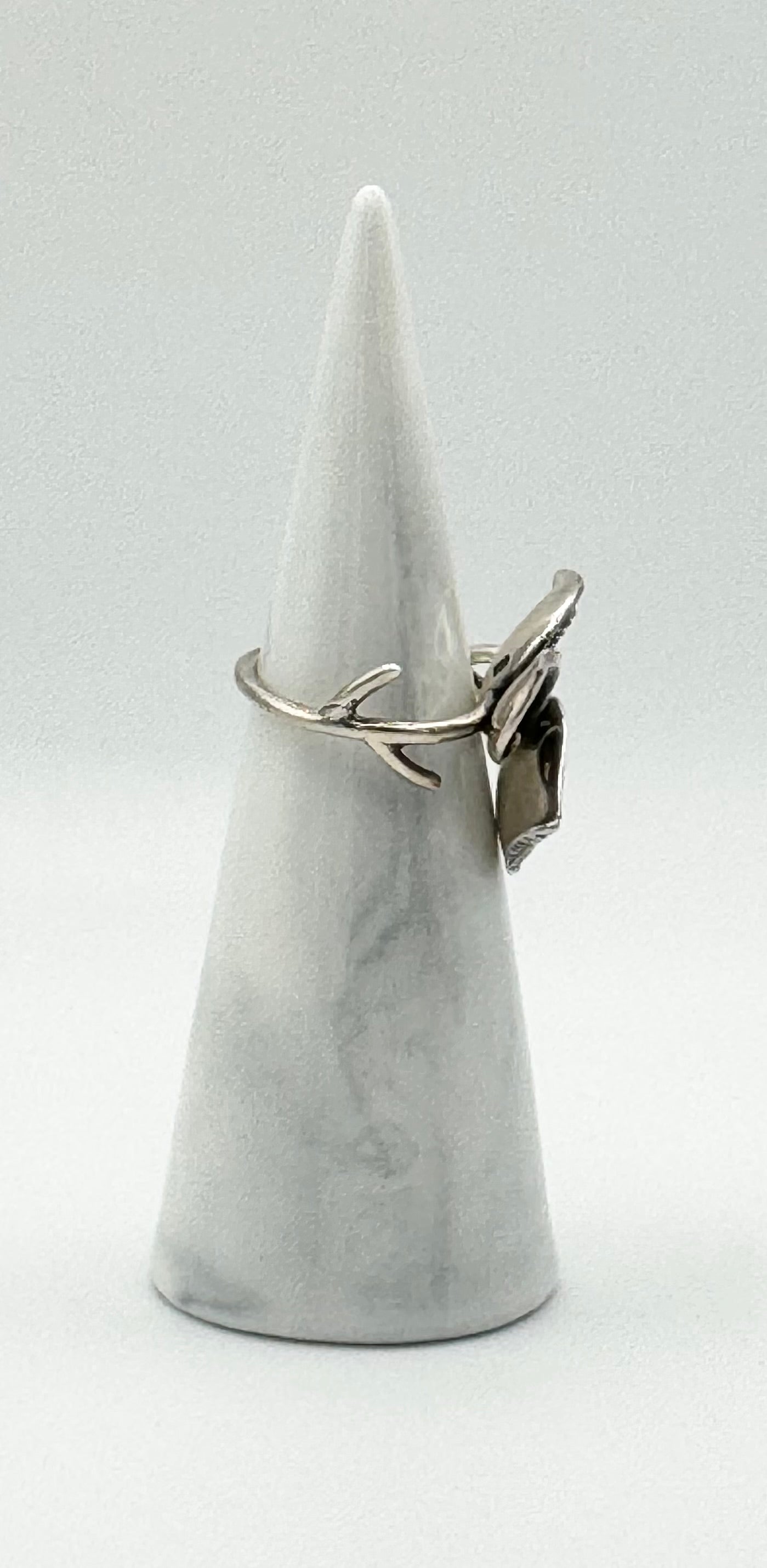 Double leaf ring, size J/4.5
