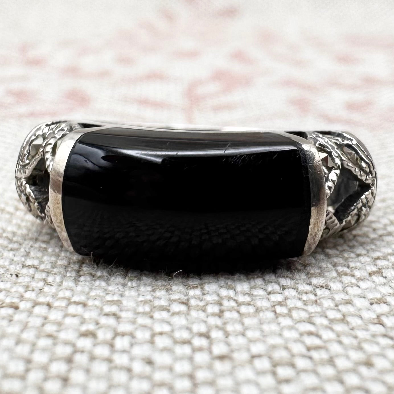 Onyx and marcasite ring, size K/5