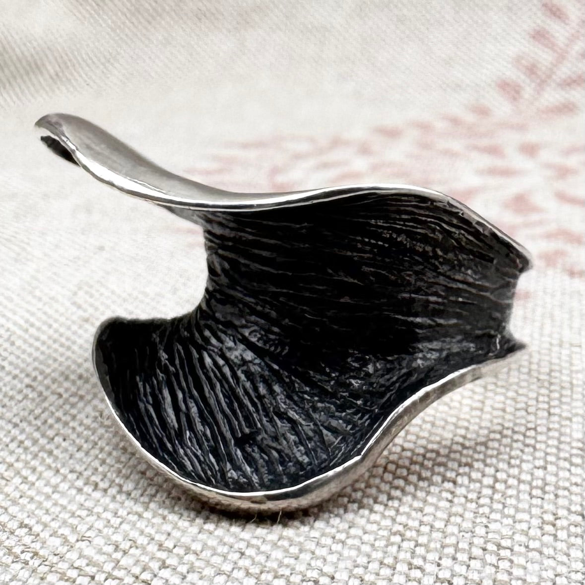 Modernist abstract ring, size T/9.5