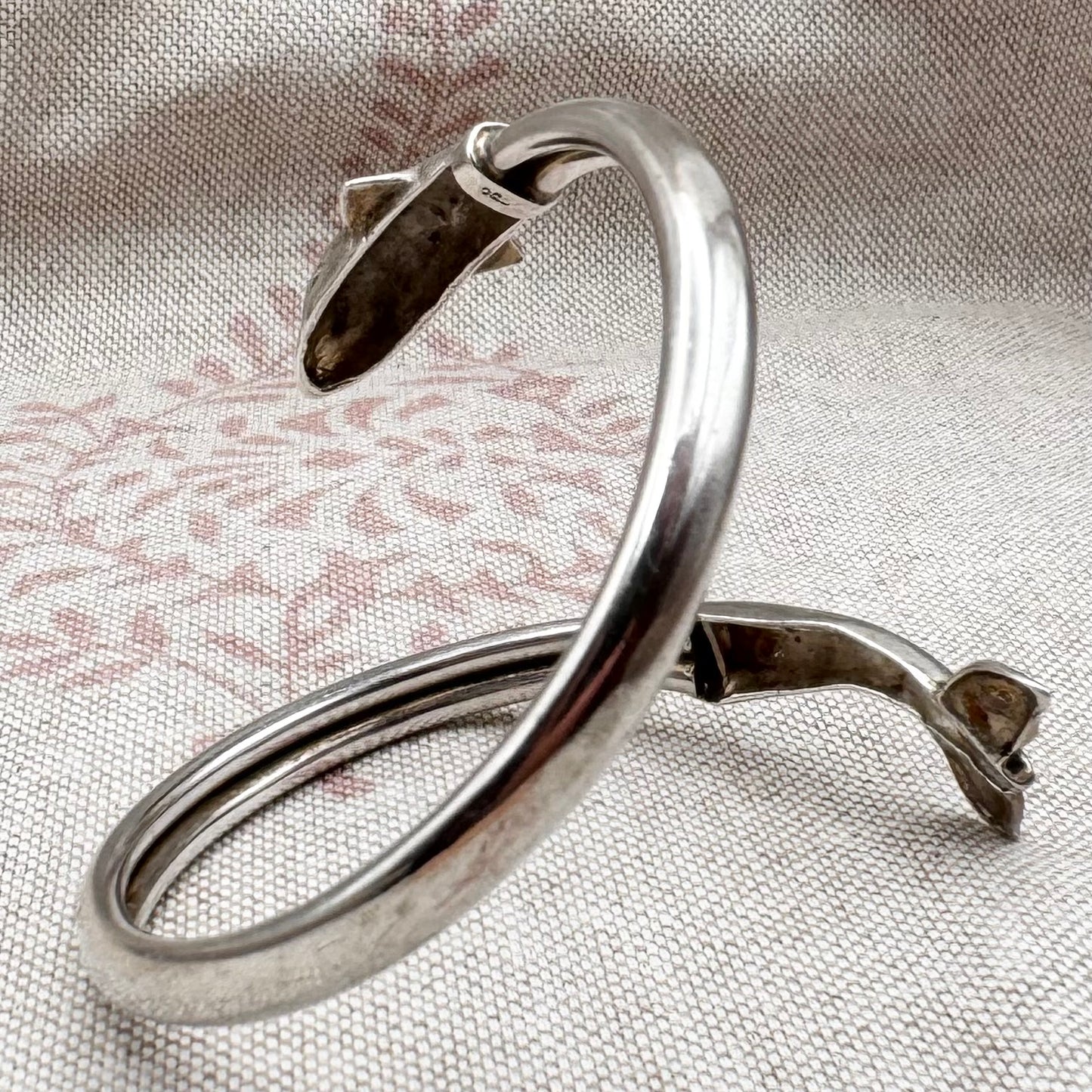 Dolphin head & tail cuff bangle