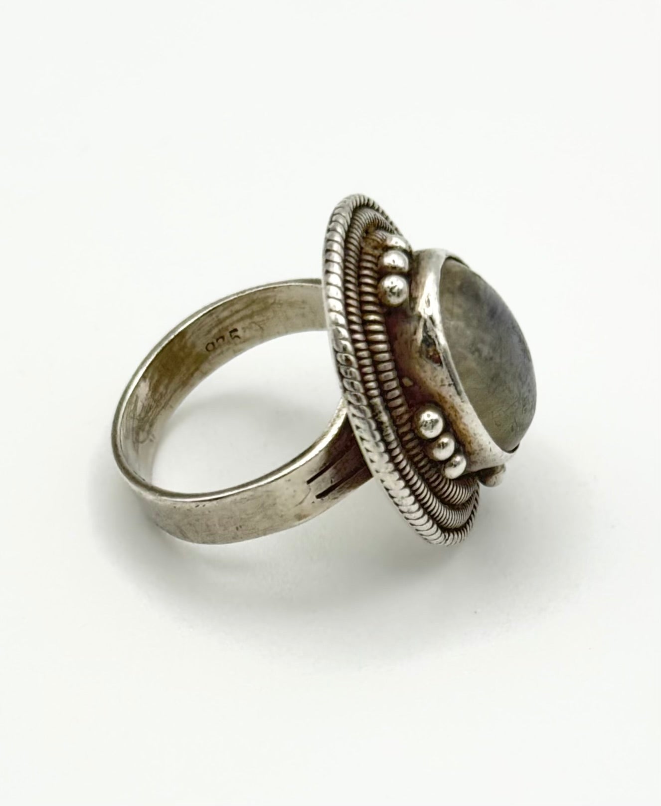 Moonstone ring - ethereal beauty in every light, size P.5/8