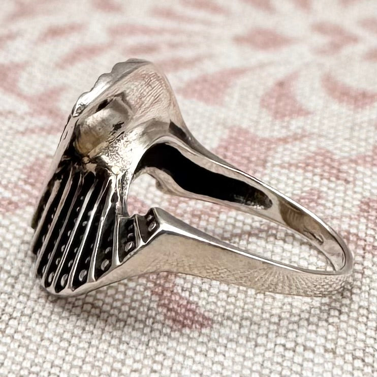 Fan-inspired statement ring – minimalist geometric design, size P/7