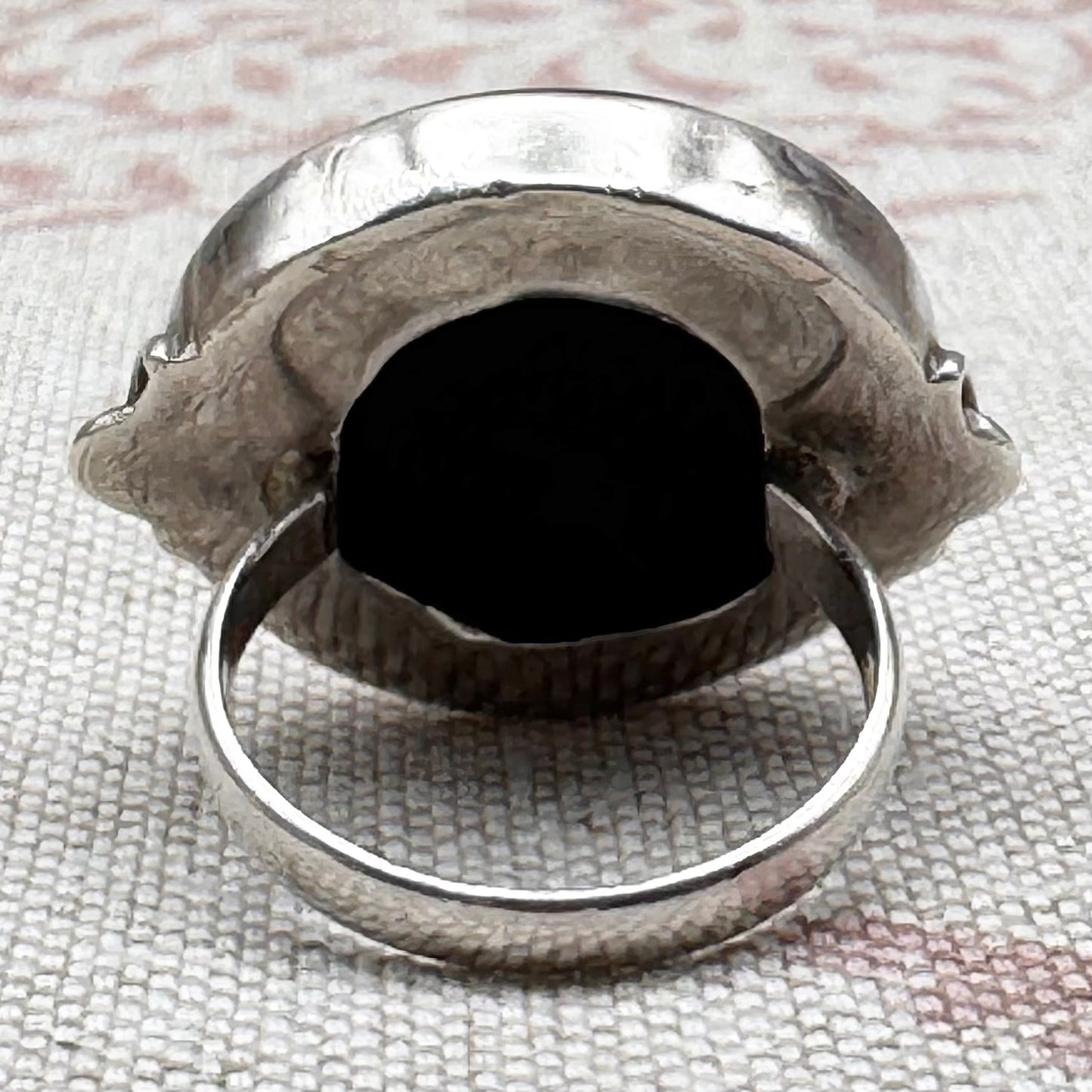 Classic black onyx ring – sleek vintage design, size N/6.5