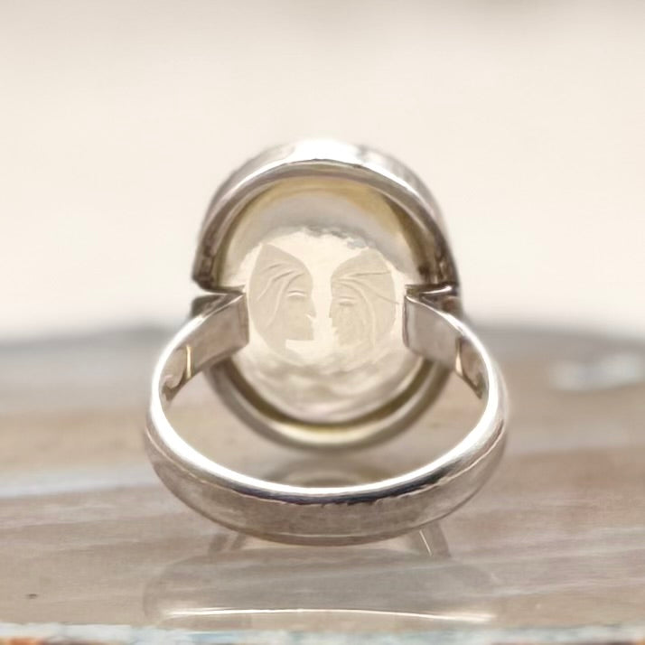 Etched quartz stone ring – twin faces intaglio design, size S/9