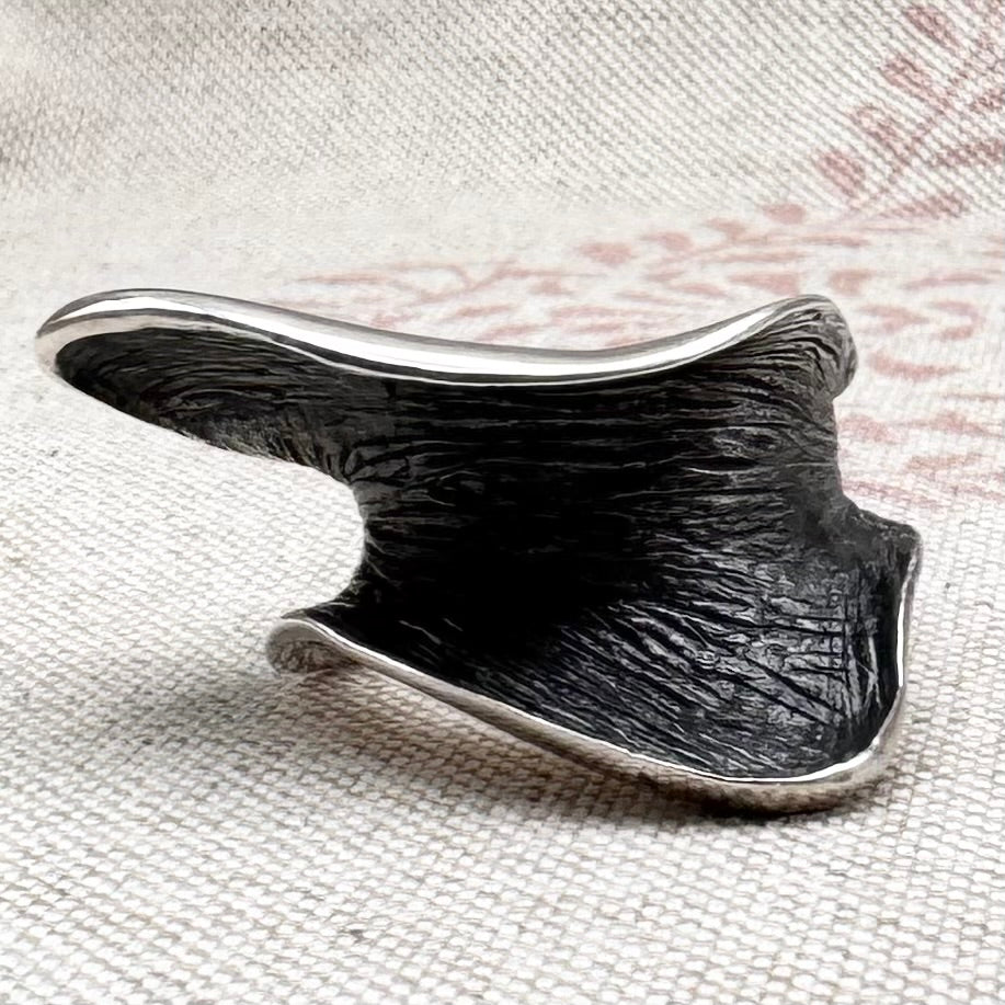 Modernist abstract ring, size T/9.5