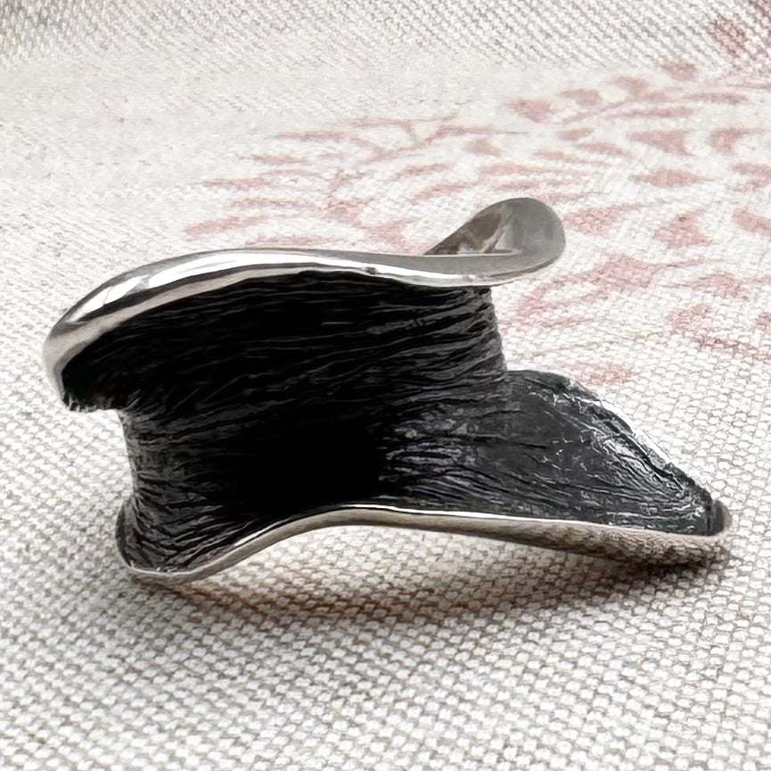 Modernist abstract ring, size T/9.5
