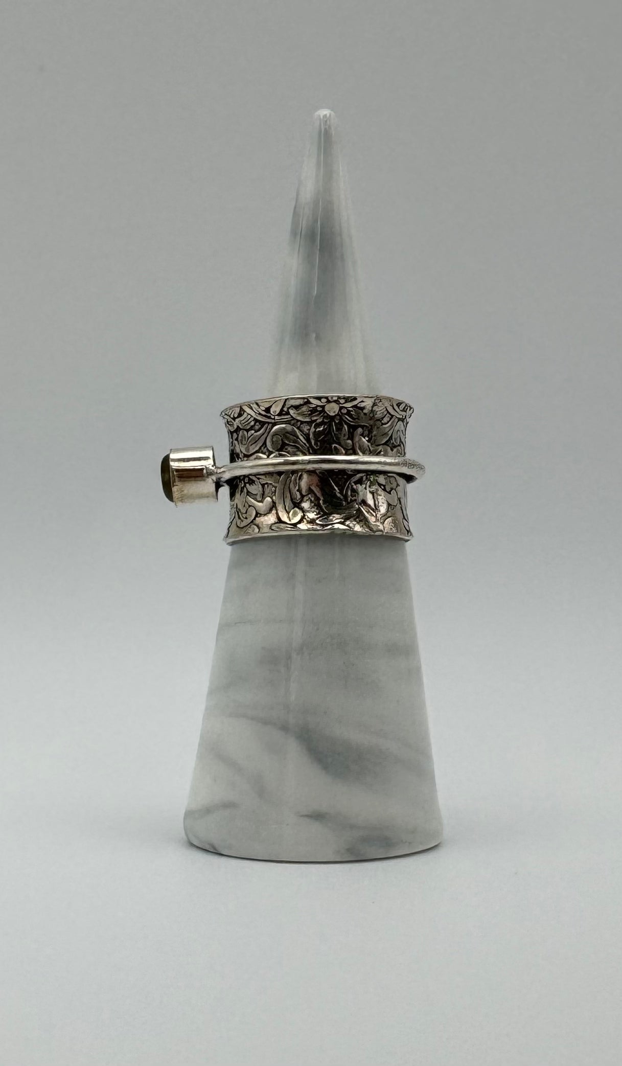 Floral spinner ring, size O/7