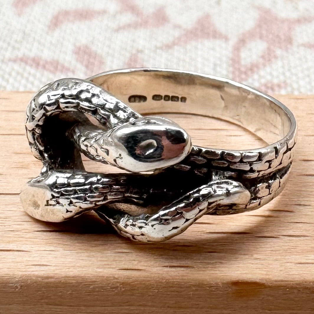 Twin serpent silver ring, hallmarked Sheffield 2018, size I/4