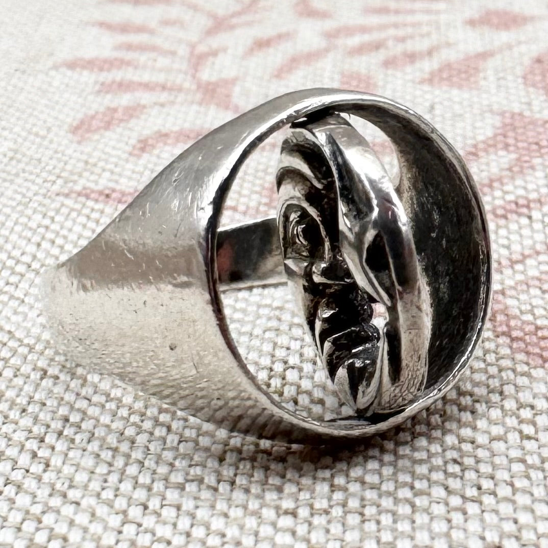 Silver spinning moon and star ring, Size P.5/8