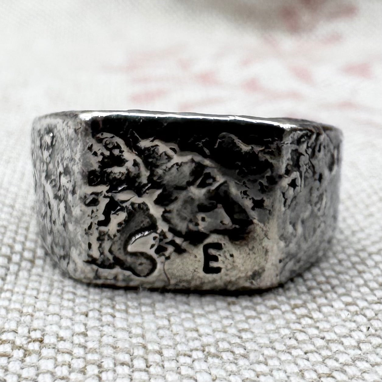 Molten signet ring with engraved ‘E’ letter, size R (US 8.5)