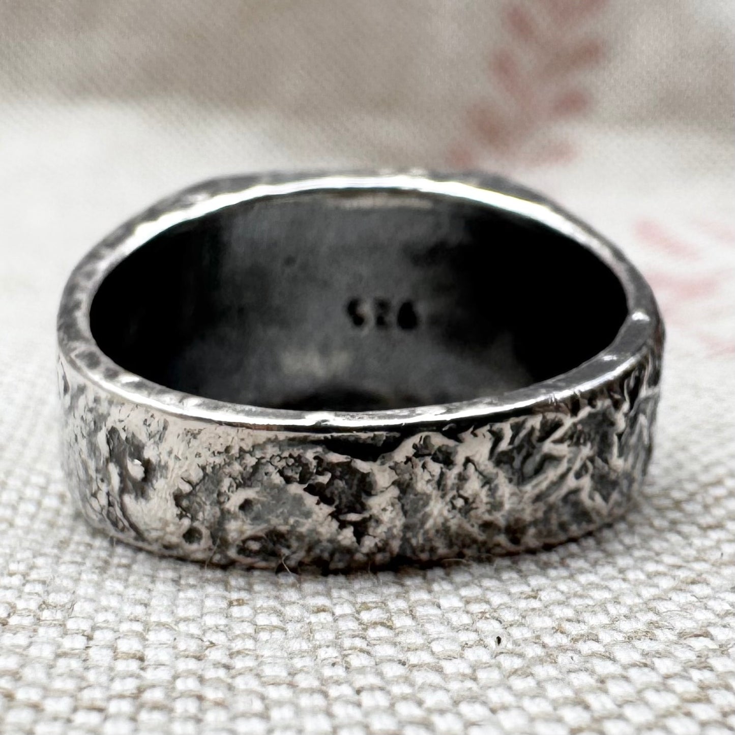 Molten signet ring with engraved ‘E’ letter, size R (US 8.5)