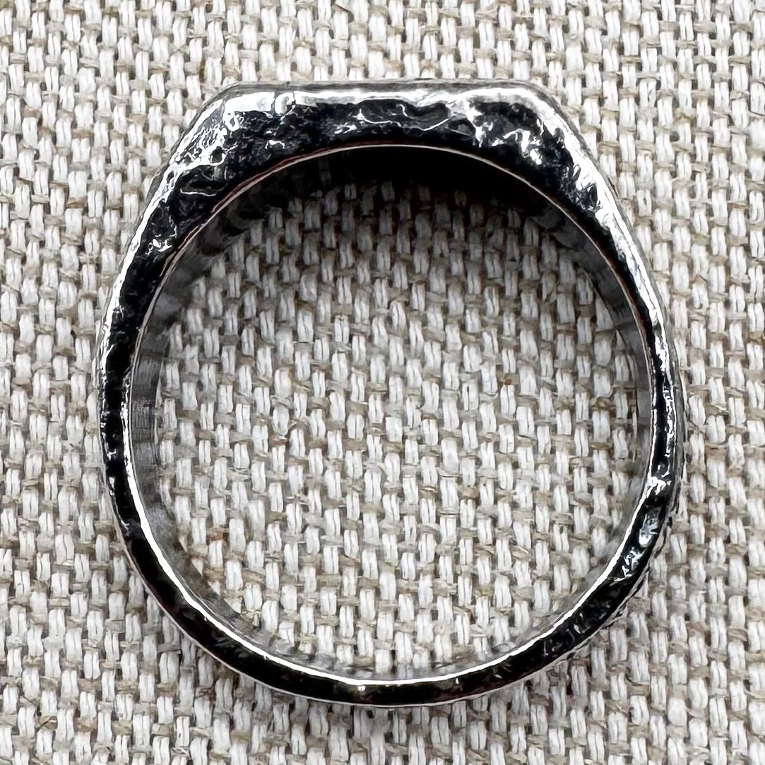 Molten signet ring with engraved ‘E’ letter, size R (US 8.5)