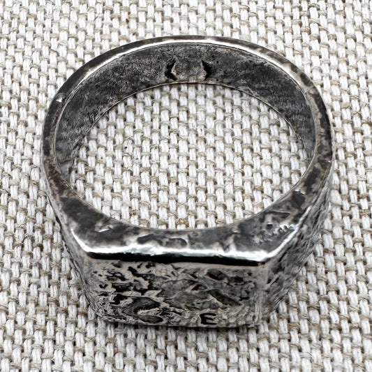 Molten signet ring with engraved ‘E’ letter, size R (US 8.5)
