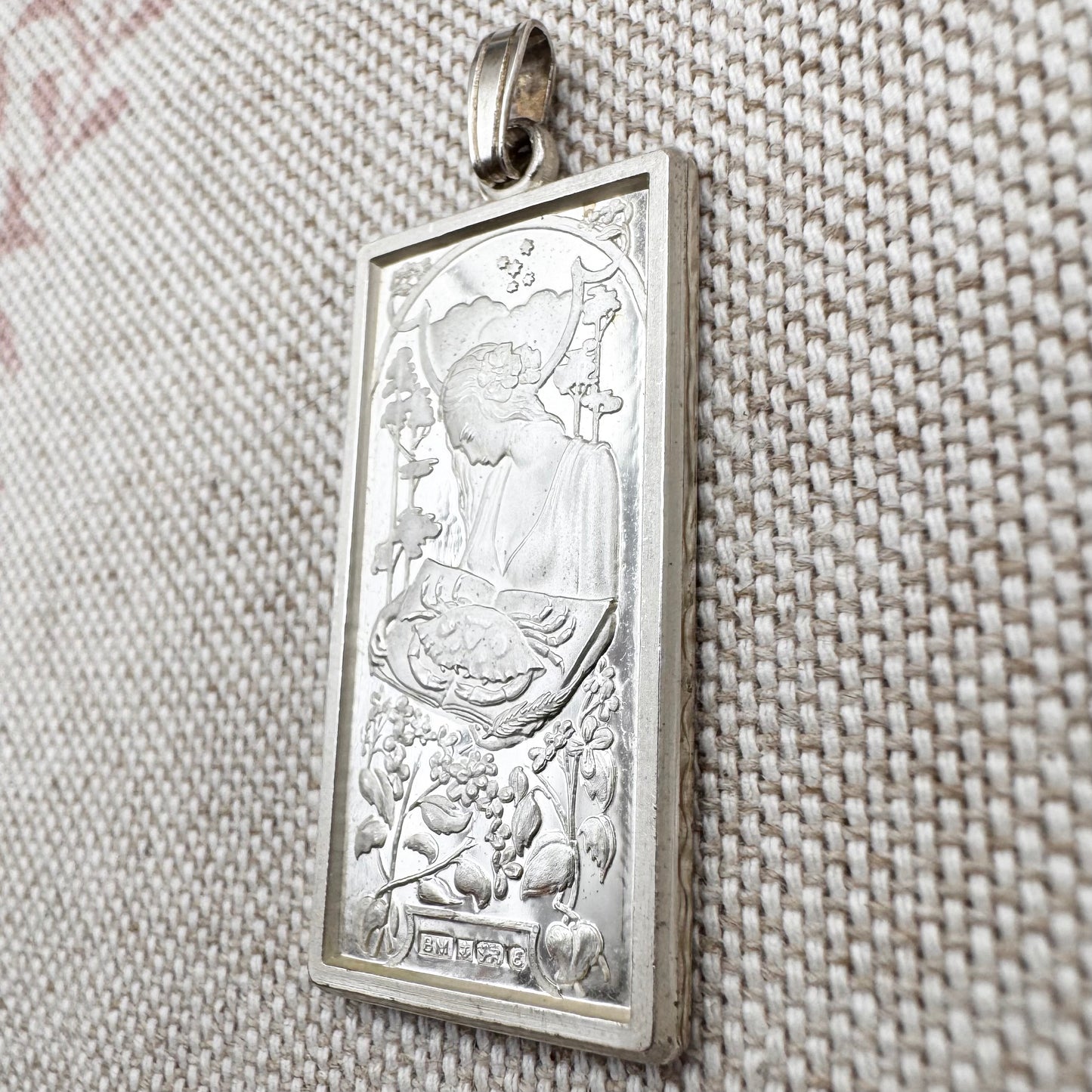 Collectable vintage silver zodiac pendant – Cancer, hallmarked Birmingham 1979