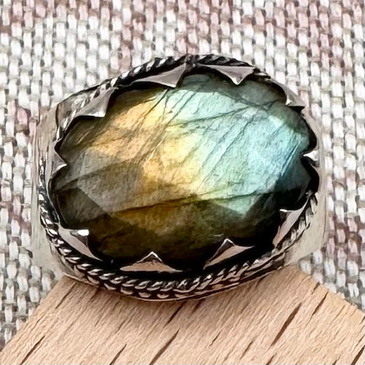 Silver ring with labradorite stone