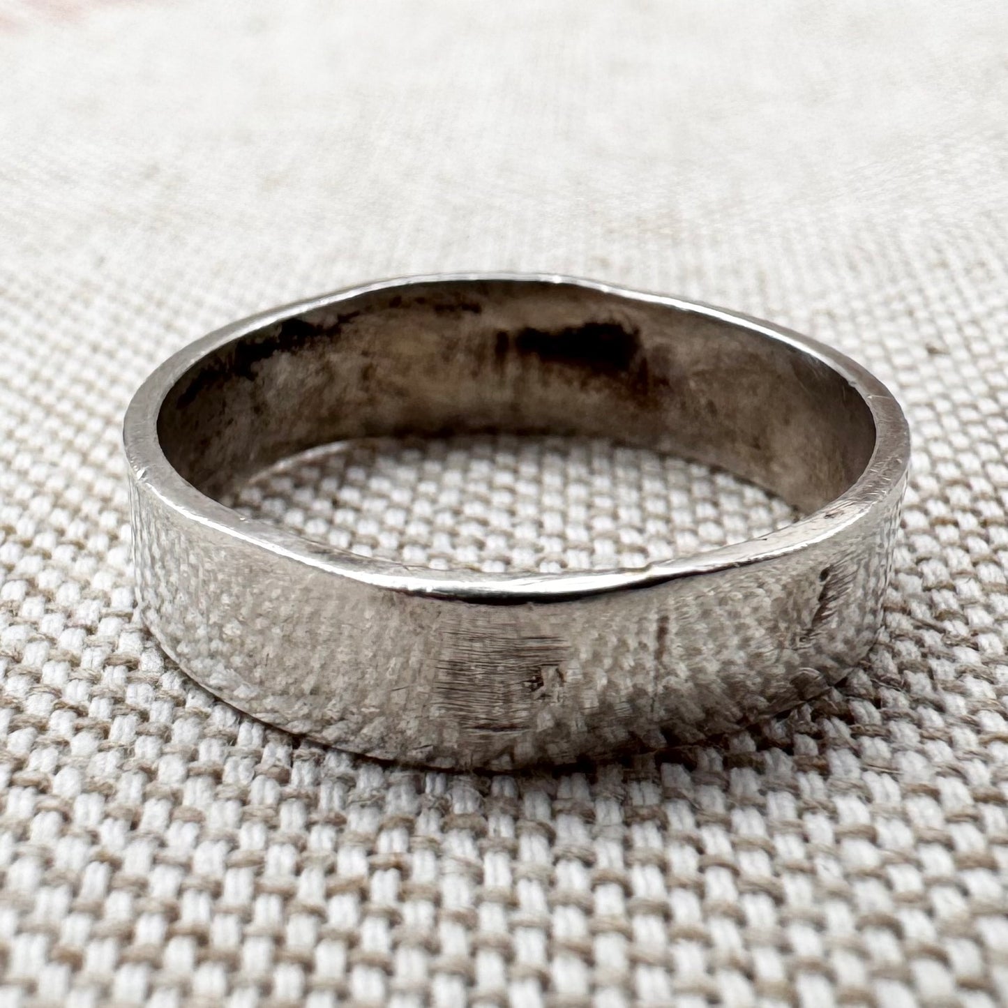 Silver hallmarked band ring, London 1998, size O (US 7.25)