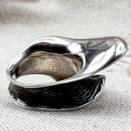 Modernist abstract ring, size T/9.5