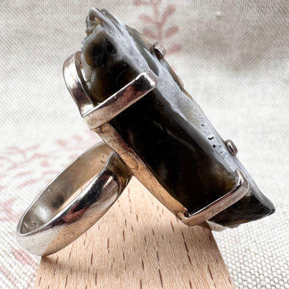 Black & white agate geode ring – statement crystal slice, size M/6