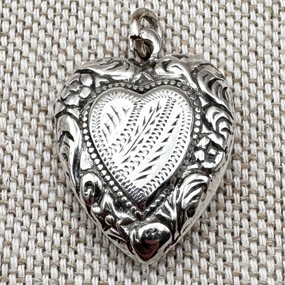 Puffy heart pendant